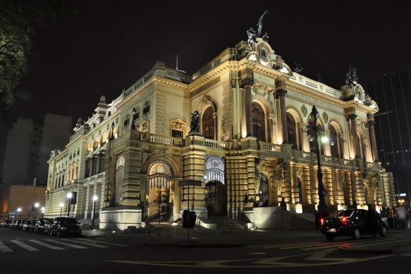 Theater in São Paulo tijdens de avond